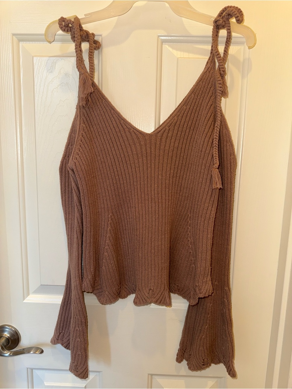 La Hearts Ribbed Knit V-Neck Cold-Shoulder Tank in Brown